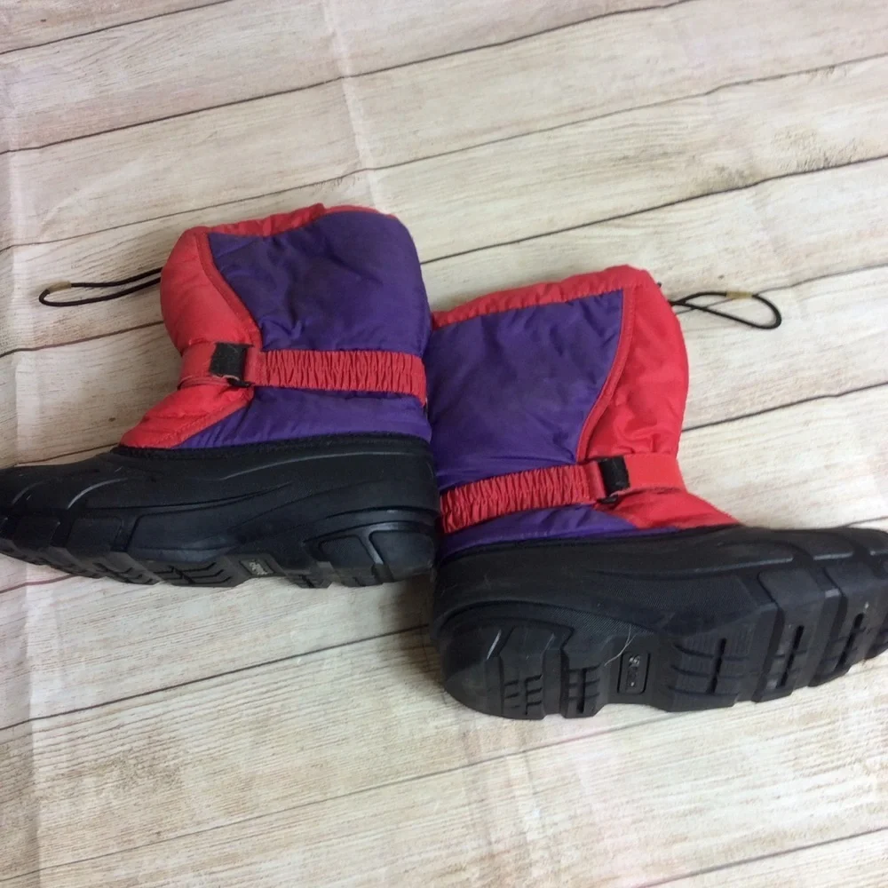 Sorry big girl snow boots. Size 6. (38)